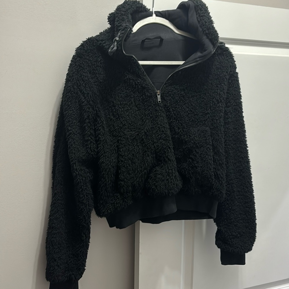 LULULEMON black crop 3/4 zip fuzzy hoodie!
